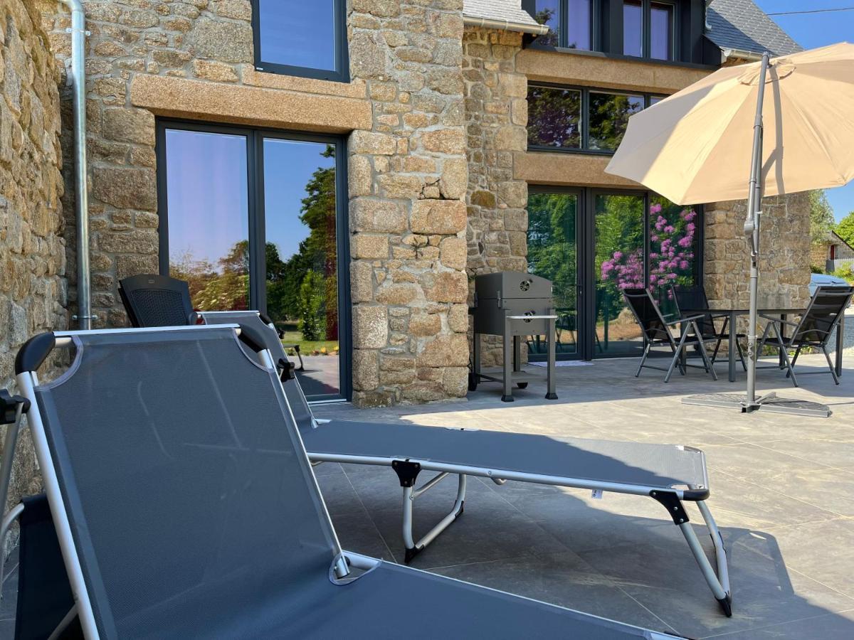 Maison D'Hote Avec Sauna Et Jacuzzi A La Campagne Les Portes du Coglais Esterno foto