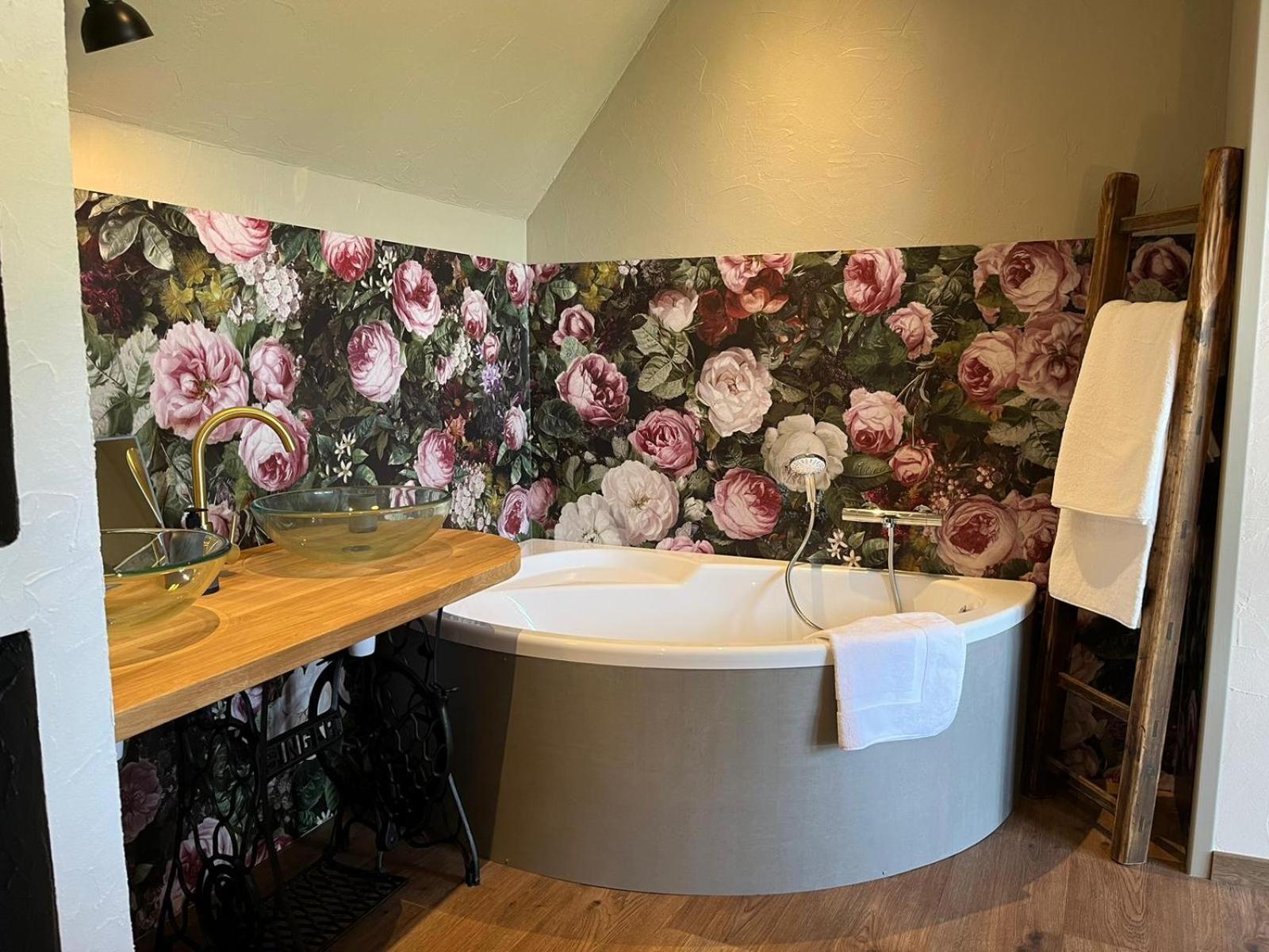 Maison D'Hote Avec Sauna Et Jacuzzi A La Campagne Les Portes du Coglais Esterno foto