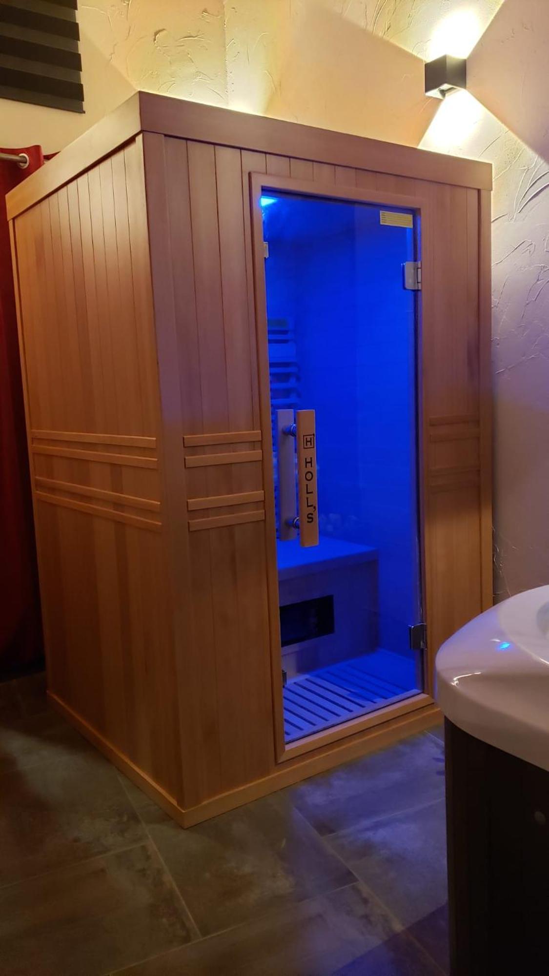 Maison D'Hote Avec Sauna Et Jacuzzi A La Campagne Les Portes du Coglais Esterno foto