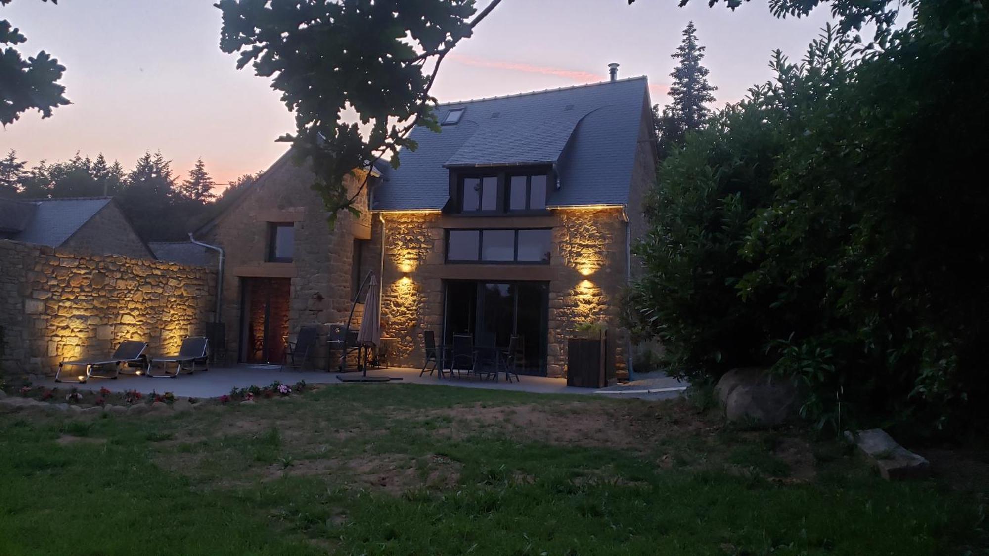 Maison D'Hote Avec Sauna Et Jacuzzi A La Campagne Les Portes du Coglais Esterno foto